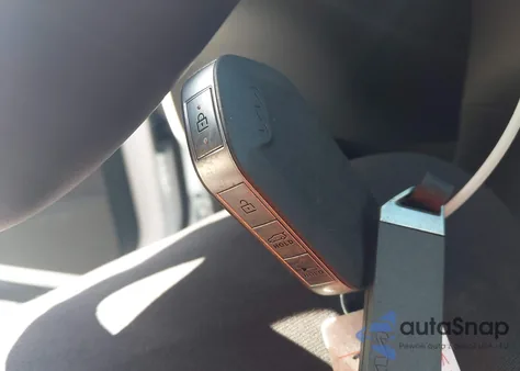 2024 Kia Sorento X-Line Sx z USA, uszkodzony, nr VIN 5XYRKDJF2RG290308